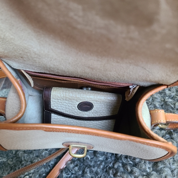 SWAPPED Dooney & Bourke White Leather Shoulder Bag + Wallet - Picture 9 of 16